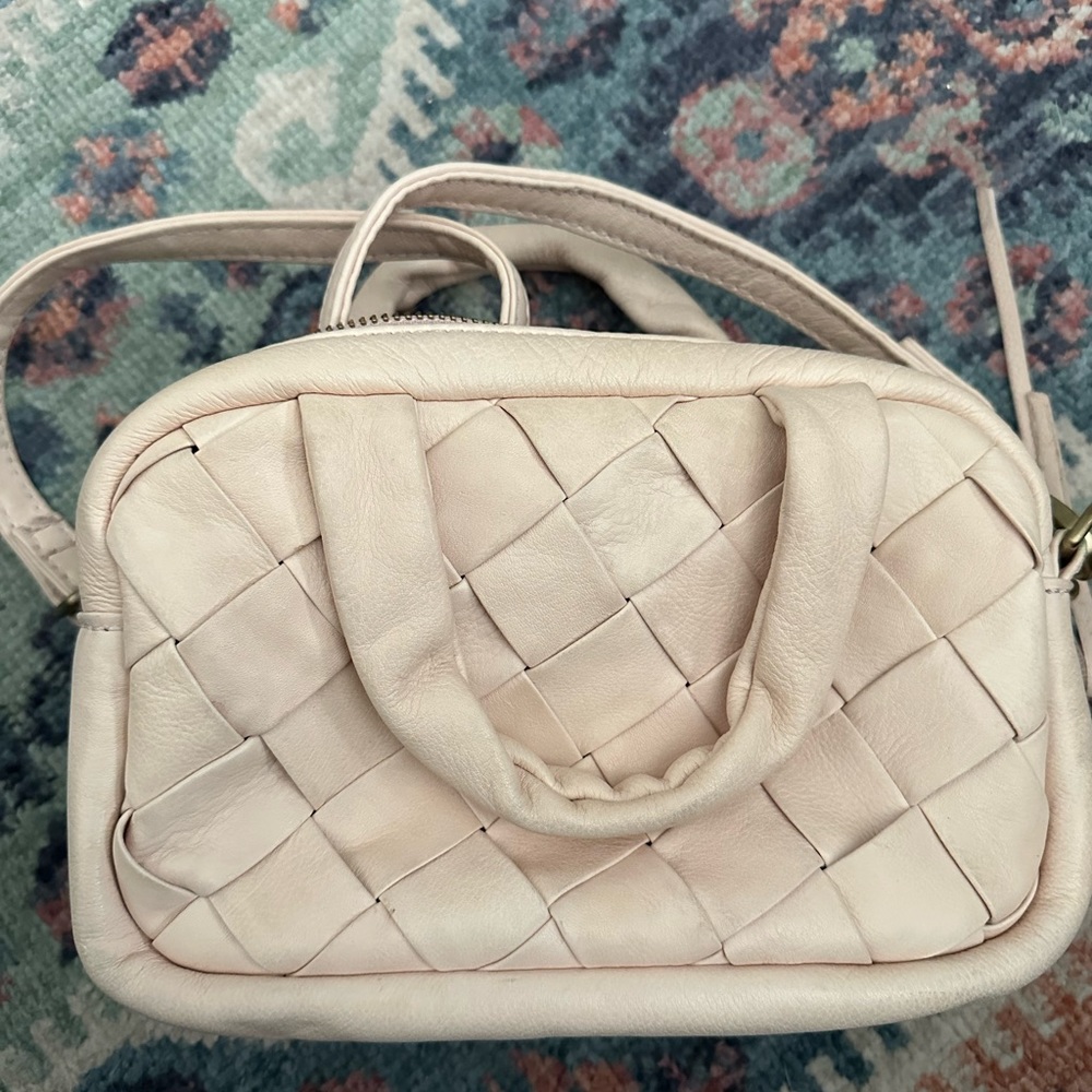 Hobo Maze Crossbody in Pink